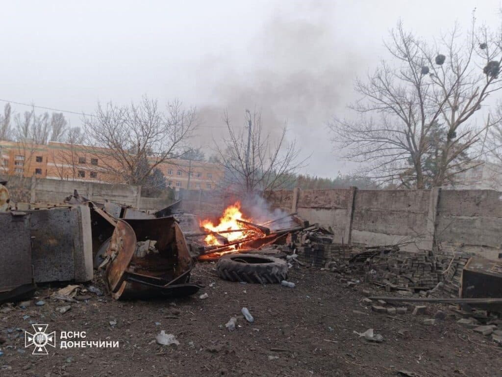 У Лимані рятувальники ліквідували дві пожежі за добу, одна з яких спричинена ворожим обстрілом