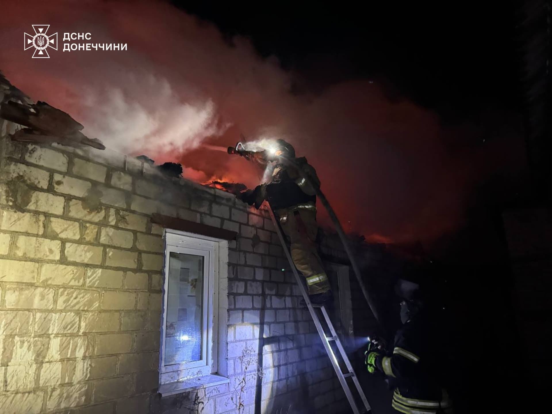 У Лимані рятувальники ліквідували пожежу в приватному секторі