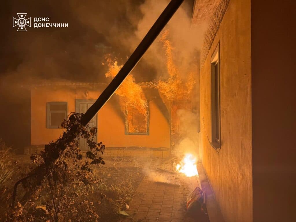 У Покровську рятувальники ліквідували загоряння житлового будинку