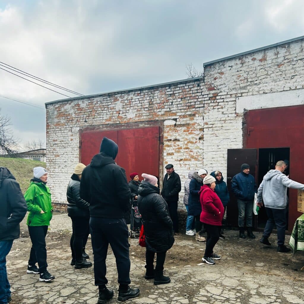 У Самарі на Дніпропетровщині переселенці з Попасної отримали харчові набори