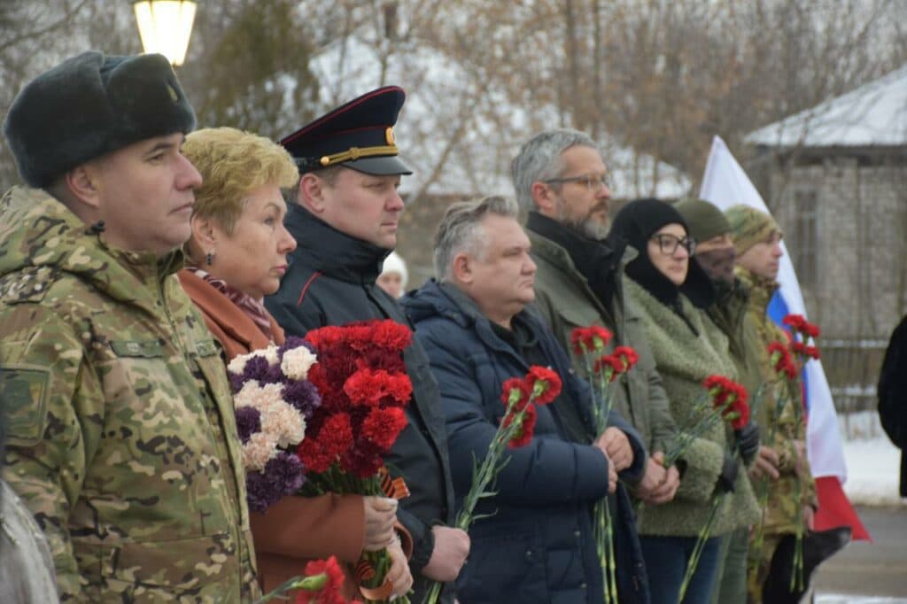 В оккупированном Новоайдаре россияне открыли мемориал своим героям