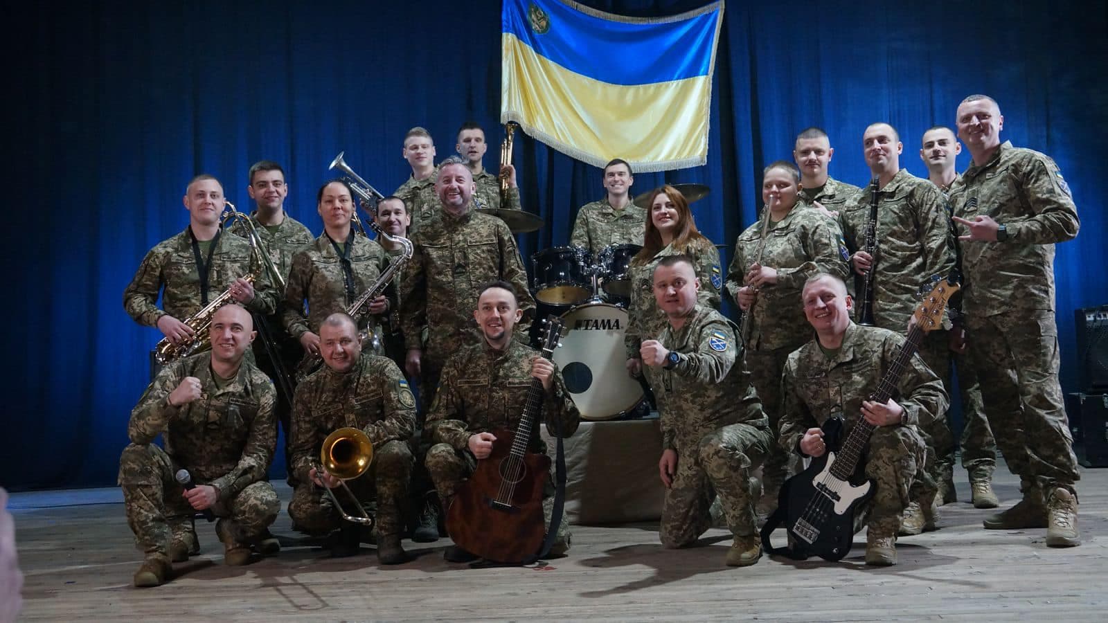 Військовий оркестр, нацгвардійці та Жадан і Собаки разом виконали Мальви