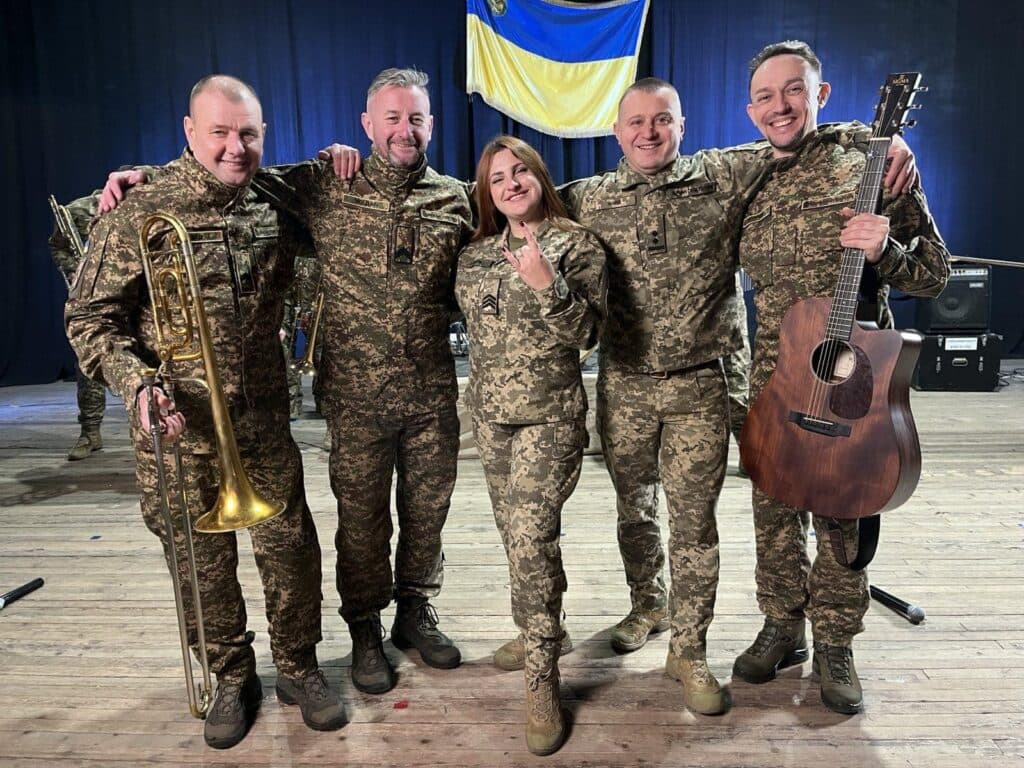 Військовий оркестр, нацгвардійці та Жадан і Собаки разом виконали Мальви