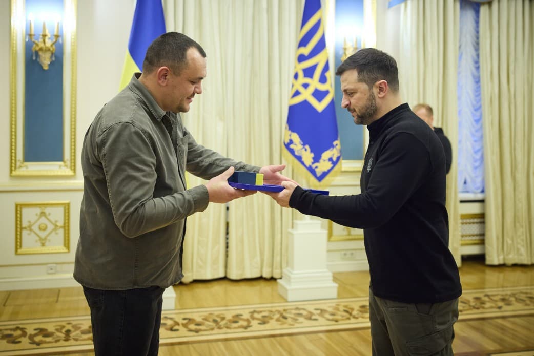 Волонтер з Луганщини отримав президентську відзнаку Золоте серце
