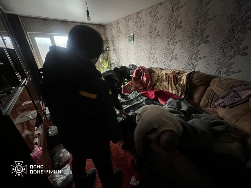 З Мирнограда на Донеччині евакуювали ще двох маломобільних громадян