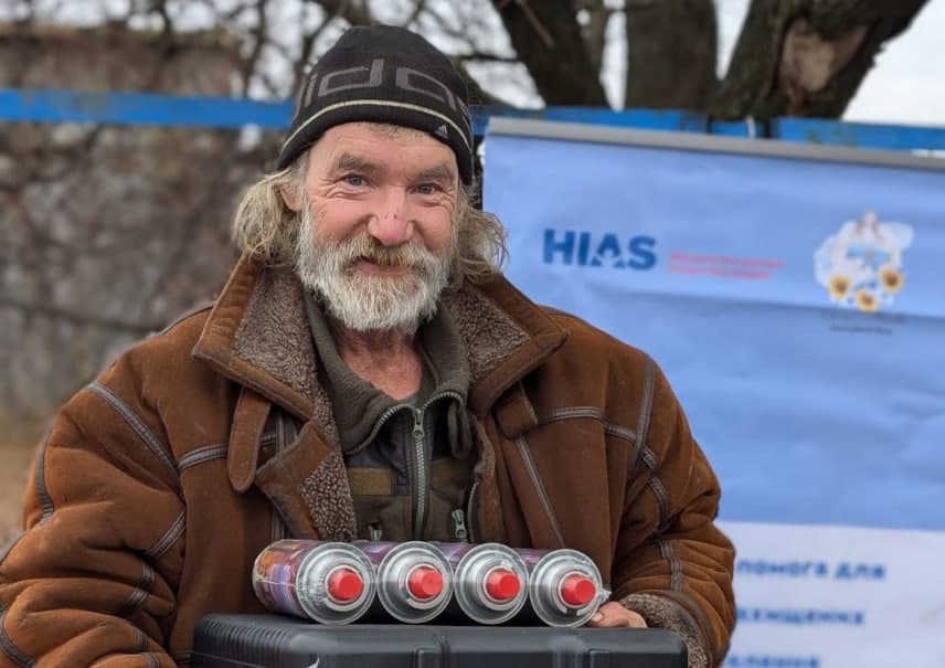 Жителям прифронтових сіл Комарської громади привезли портативні газові плити