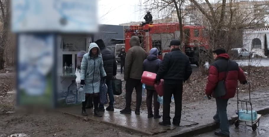 рятувальники привозять воду до трьох міст на донеччині