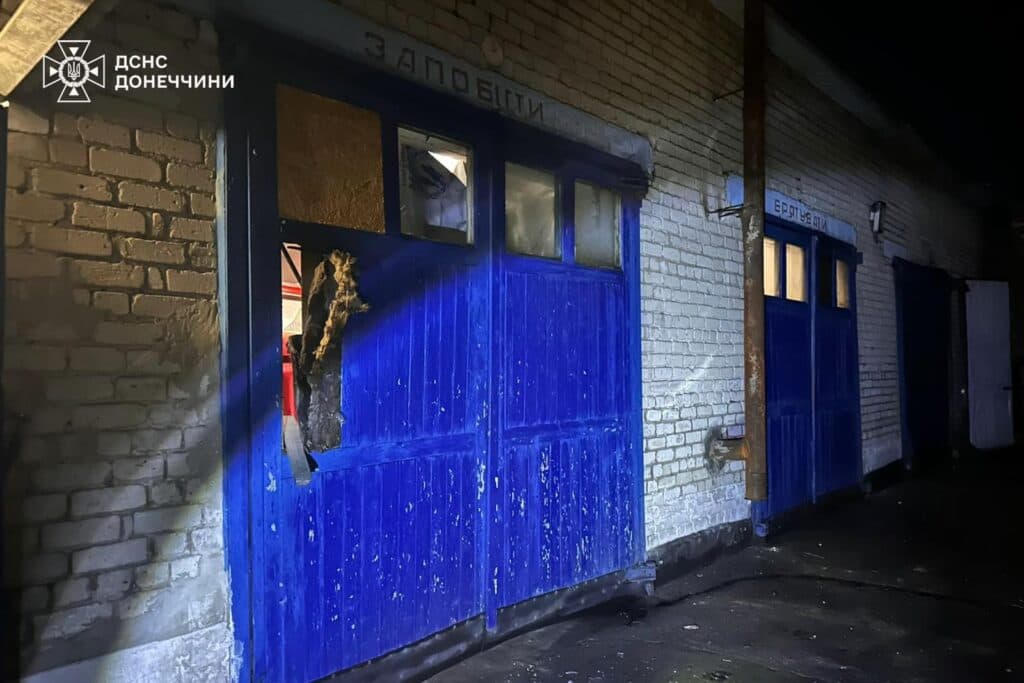 Армия РФ атаковала Белицкое в Донецкой области, повредила пожарную часть и технику.