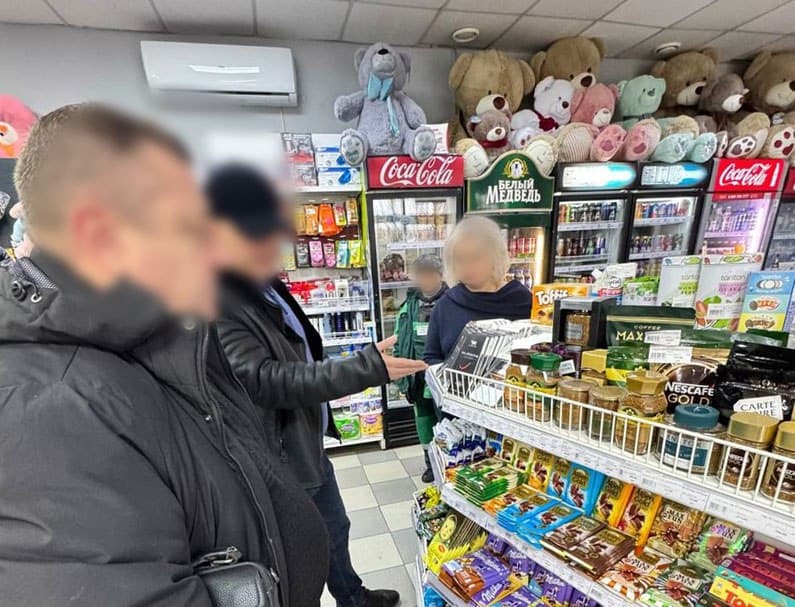В окупованій Горлівці двоє п'яних чоловіків пограбували заправку