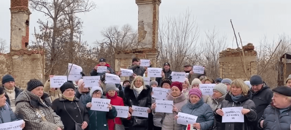 Маріупольці масово записують відеозвернення з запитанням, де їм жити