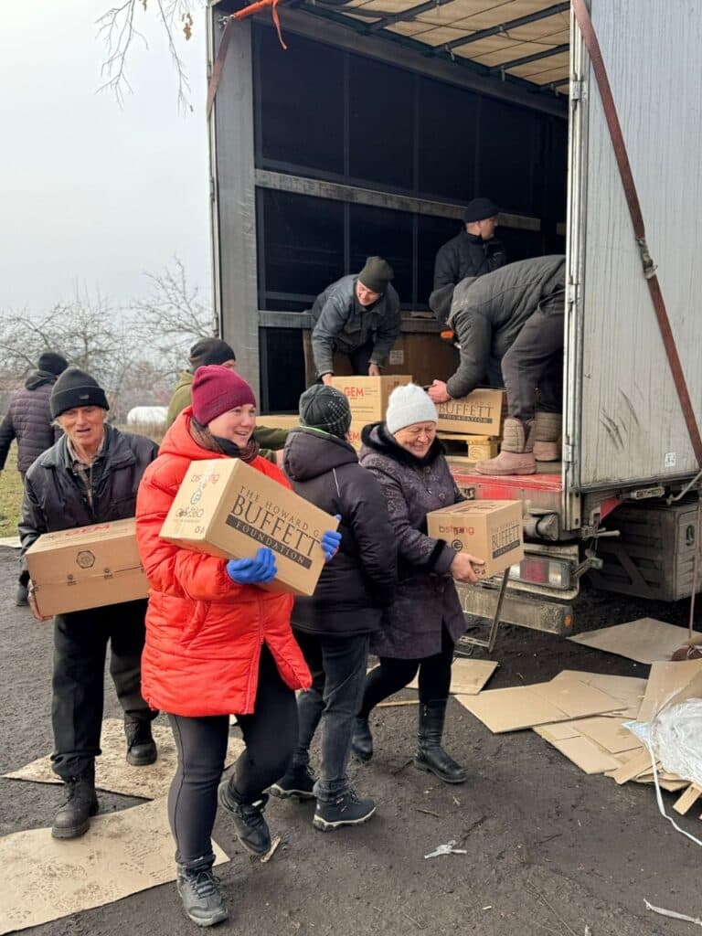 Майже 286 тонн благодійної допомоги доставили жителям Донеччини протягом тижня