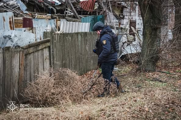 Минулої доби на Донеччині піротехніки ДСНС знешкодили 5 вибухонебезпечних предметів