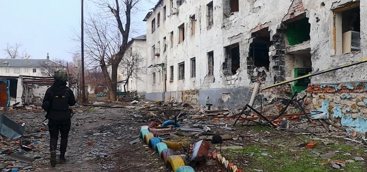 Ворог — за два кілометри від Мирнограда: поліцейські закликають жителів громади евакуюватись (відео)