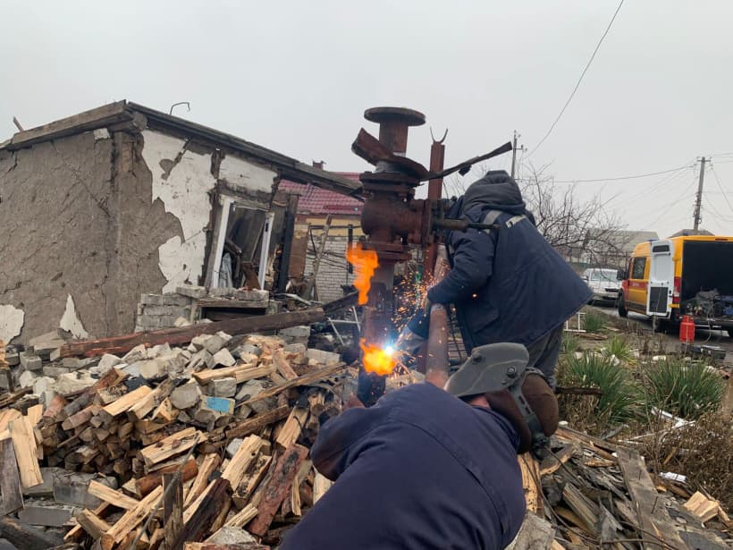 На Донеччині газовики ліквідовують пошкодження системи газопостачання за лічені кілометри від лінії фронту