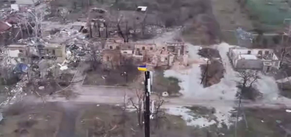 На Донеччині нацгвардійці встановили прапор України в тилу ворога (відео)