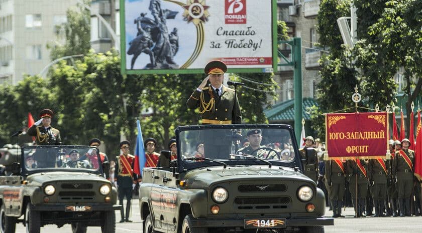 Парад у тимчасово окупованому Луганську 9 травня