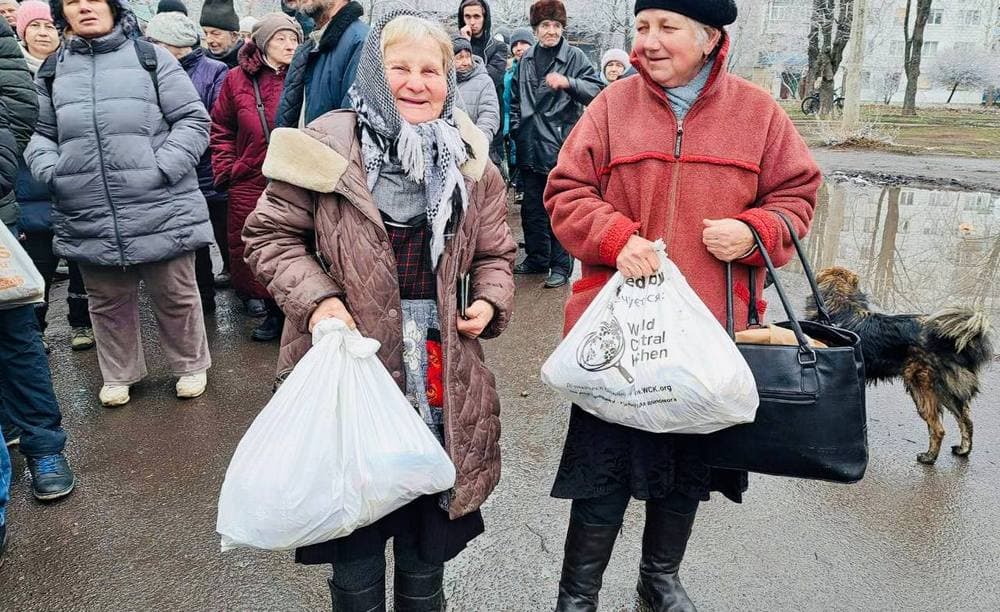 В Покровську триває видача гуманітарної допомоги (фото)