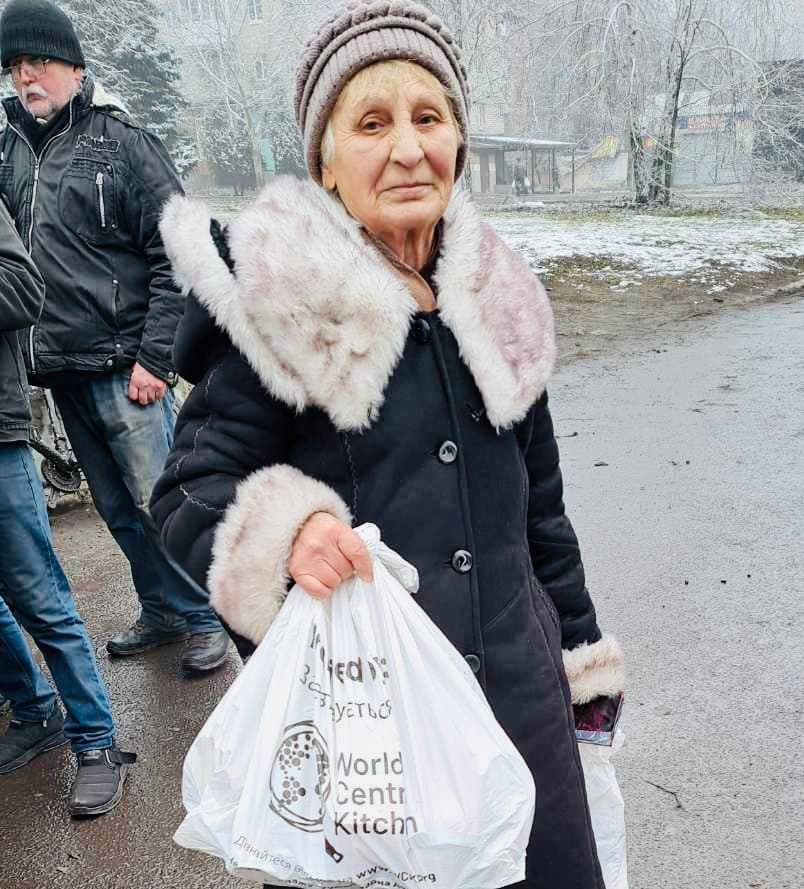 В Покровську триває видача гуманітарної допомоги (фото)