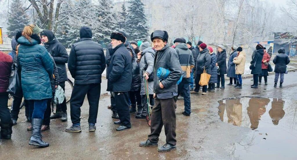 В Покровську триває видача гуманітарної допомоги (фото)