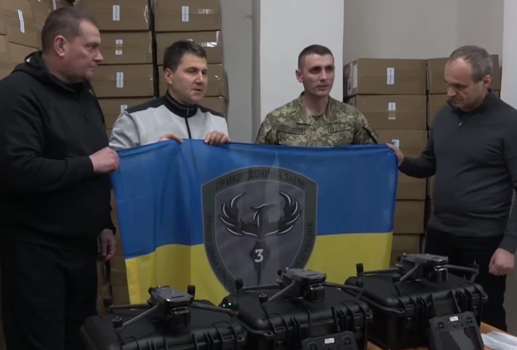 Представники Вінницької громади передали Луганським прикордонникам 3 квадрокоптери DJI Mavic 3Т