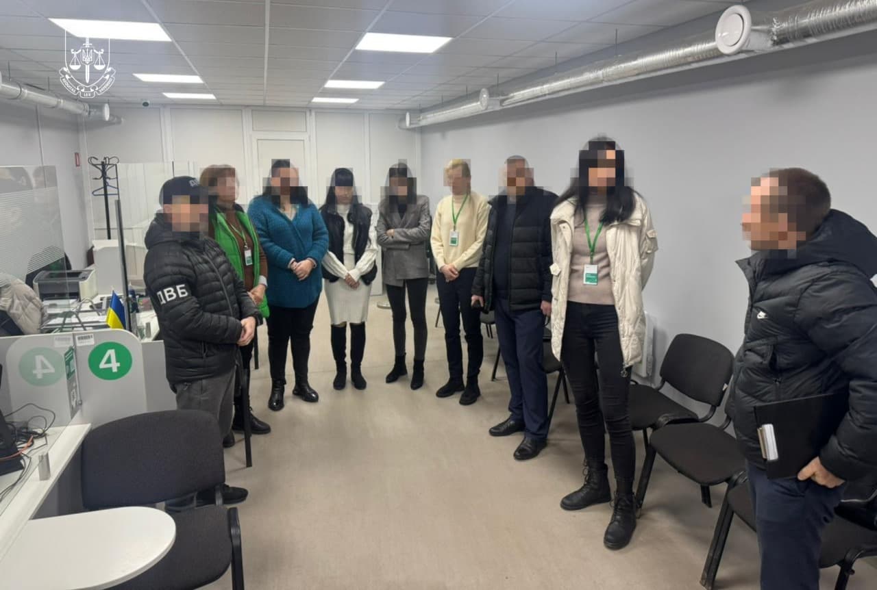 Прокурори Луганщини взяли участь у викритті корупційних схем співробітників сервісних центрів МВС і правоохоронців