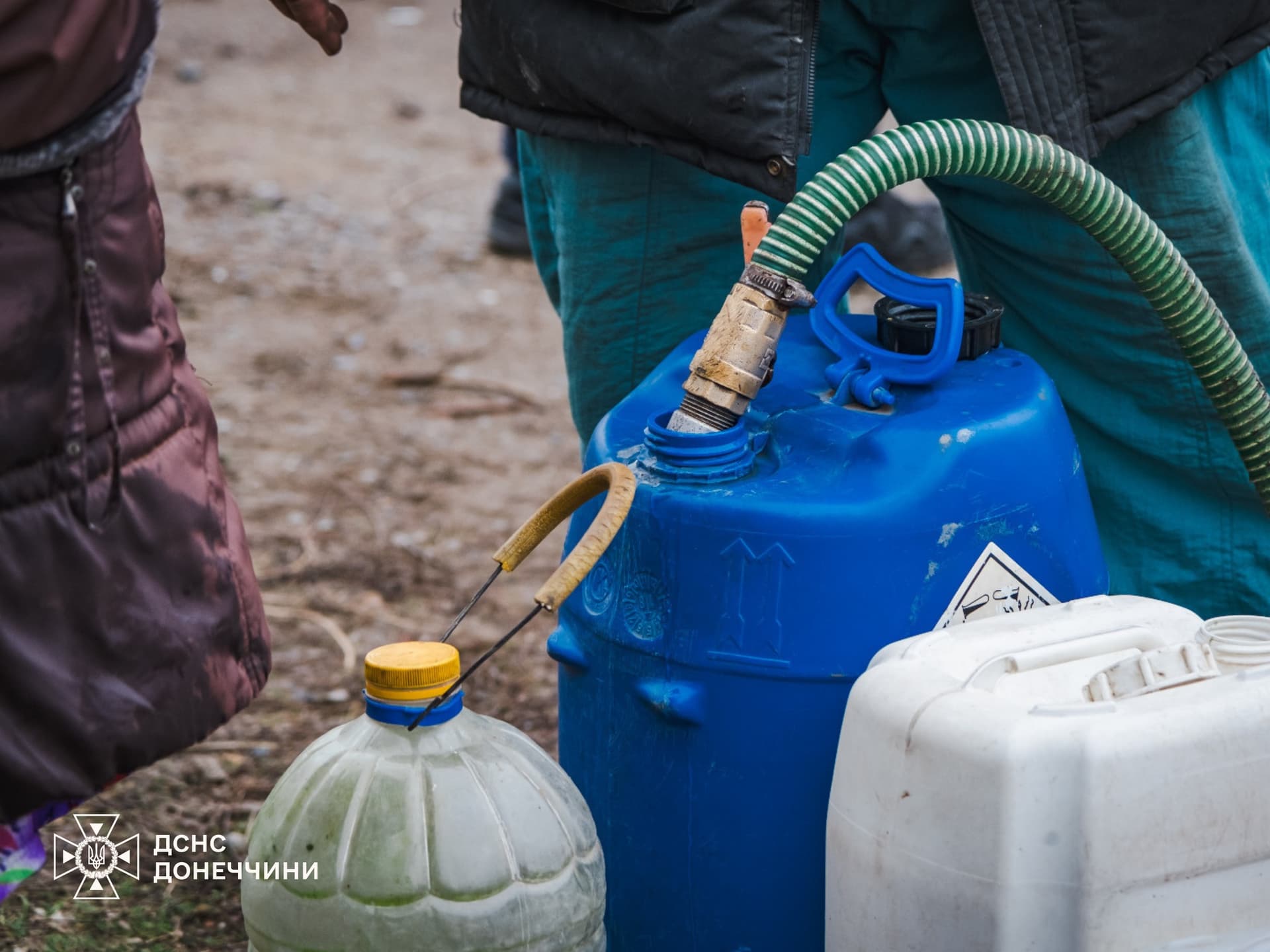 Рятувальники ДСНС підвезли воду мешканцям Костянтинівки