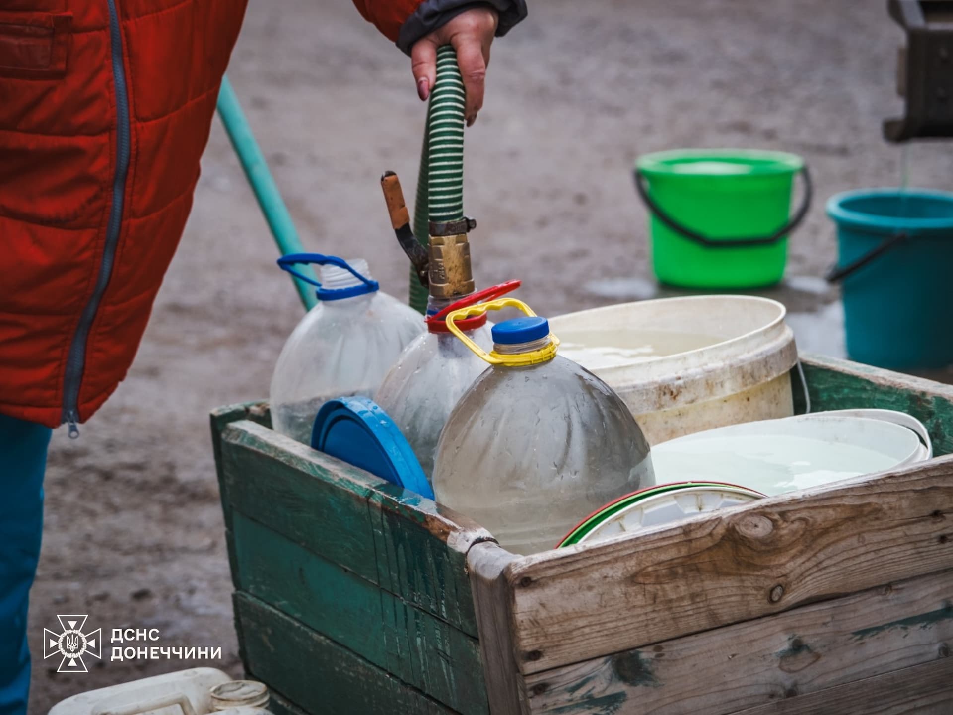Рятувальники Донеччини привезли 16 тонн води мешканцям Костянтинівки