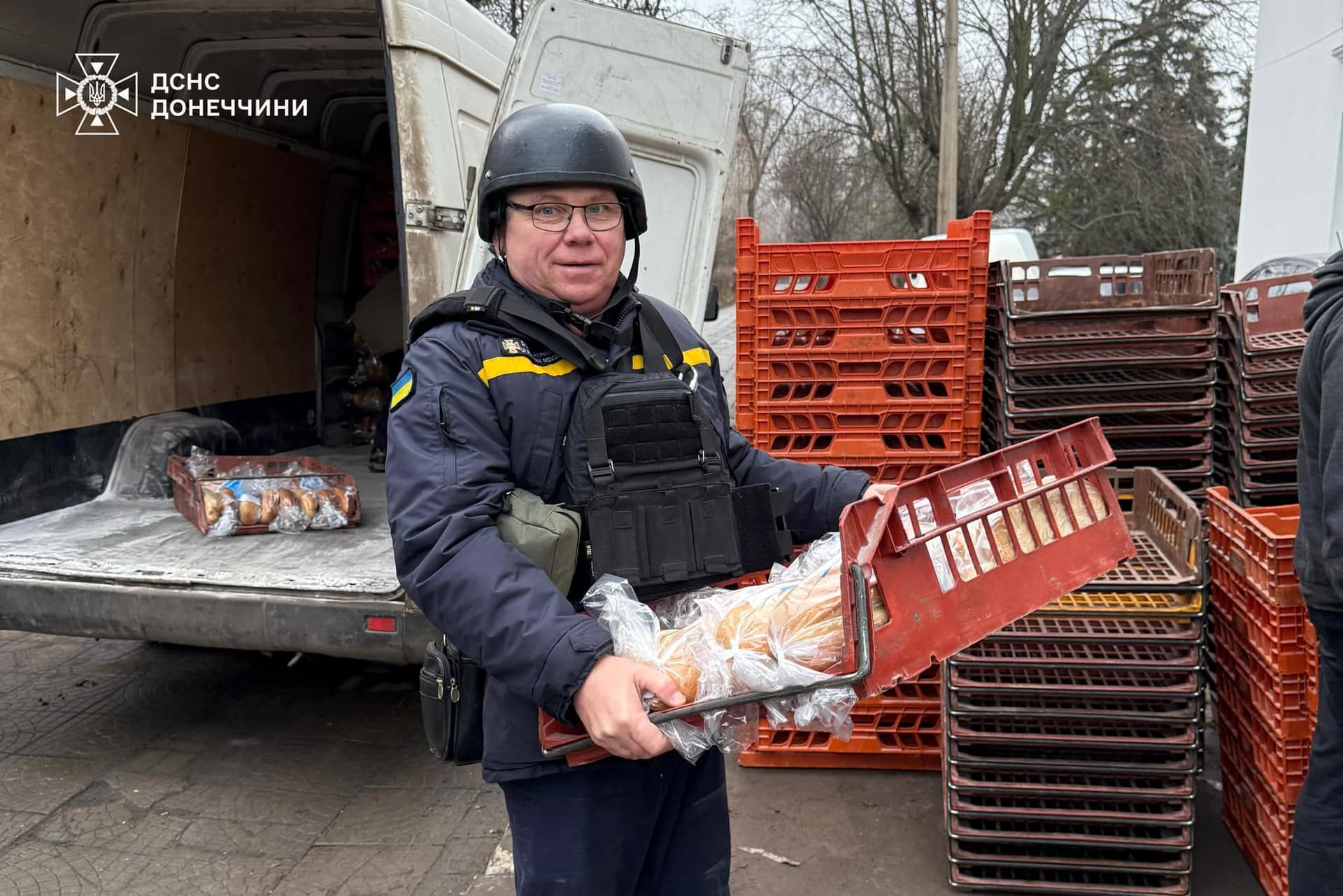 Рятувальники доставили більше тонни гуманітарної допомоги для мешканців Миколаївки на Донеччині