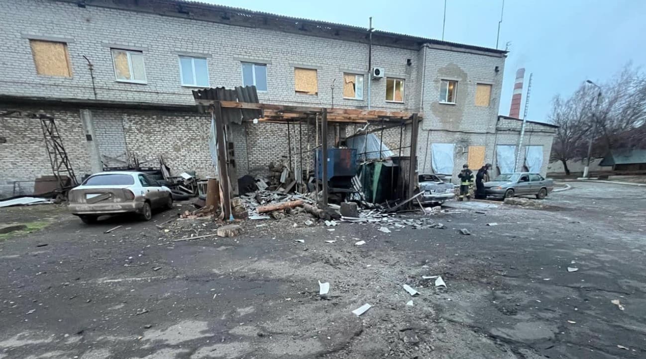 Російські війська знову атакували Костянтинівку, вкотре пошкодили пожежну частину