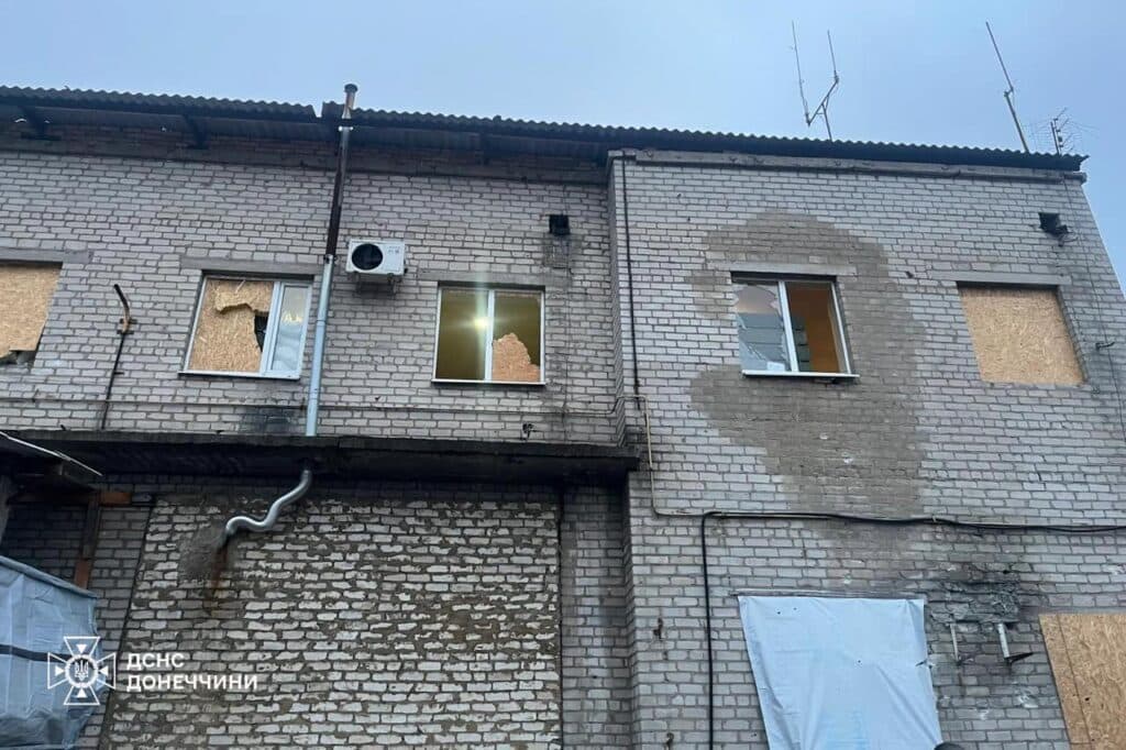 Російські війська знову атакували Костянтинівку, вкотре пошкодили пожежну частину