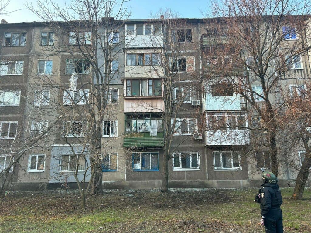 Щонайменше 1 людина загинула та 4 поранені внаслідок сьогоднішніх обстрілів Донеччини