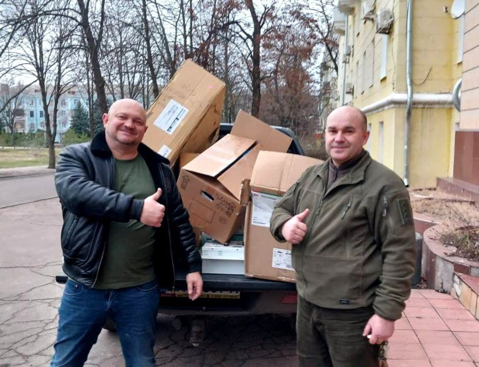 Торецька міська лікарня отримала від благодійників хірургічну лампу та медичні розхідники