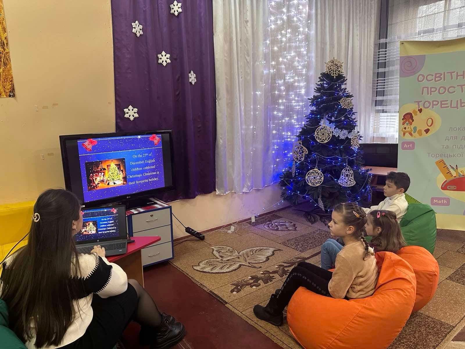 У Дніпрі діти з Торецької громади вчили англійську та знайомилися з зимовими святковими традиціями
