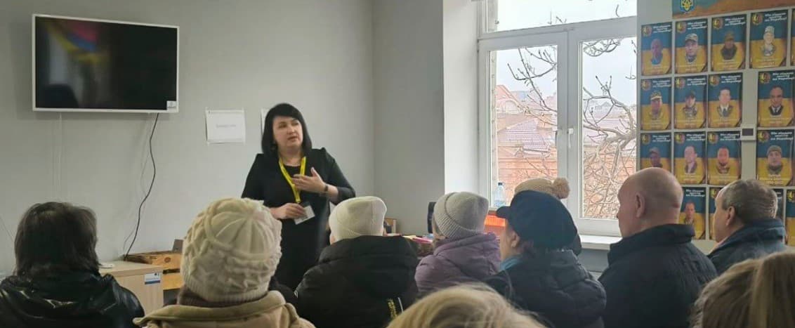 У Дніпрі відбулася зустріч ВПО з Луганщини з юристкою благодійного фонду Горєніє