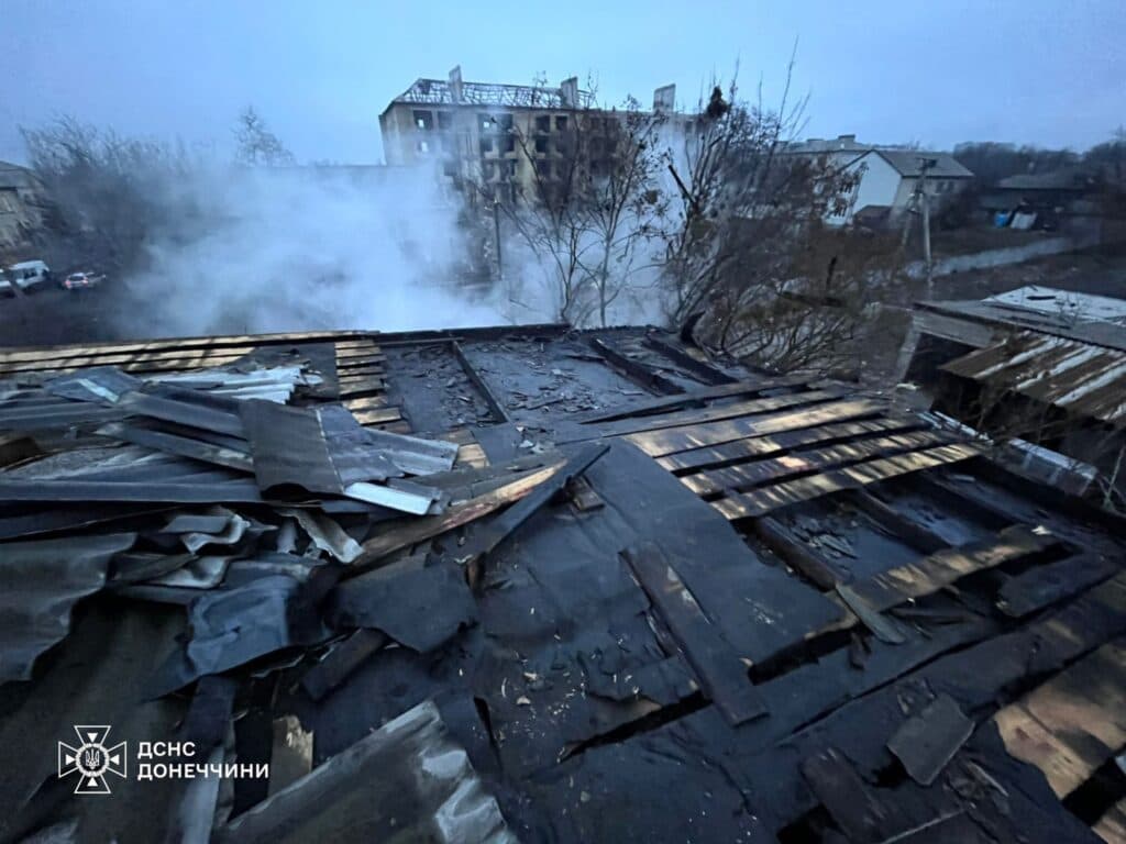 У Добропіллі горів магазин (фото)