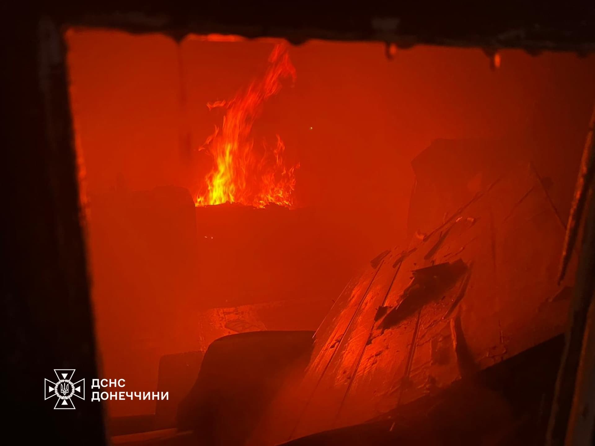 У Добропіллі рятувальники ліквідували пожежу в житловому будинку