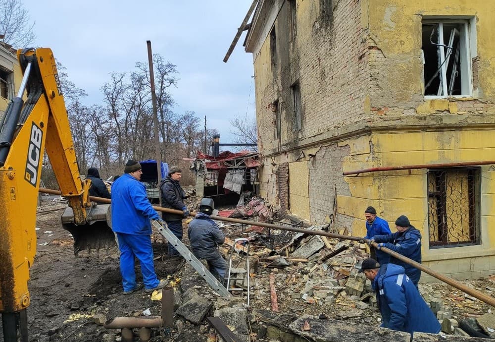 У Костянтинівці газовики долають наслідки ворожих обстрілів (фото)