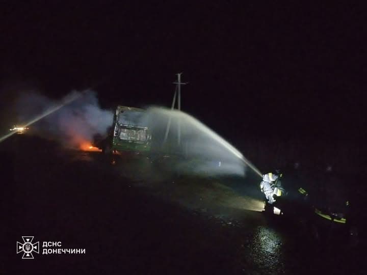 У Краматорському районі рятувальники ліквідували пожежу автобуса