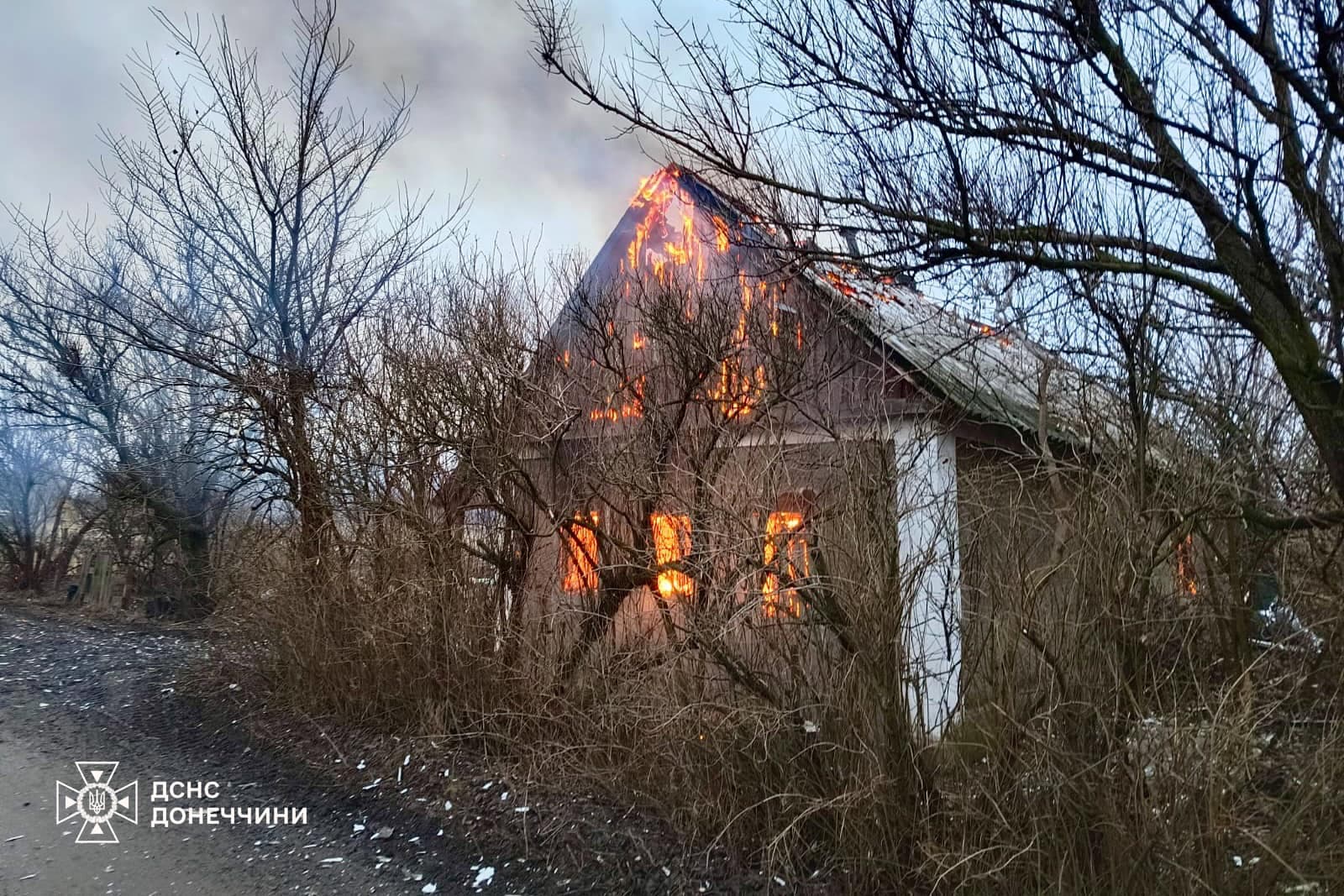 У Покровському районі минулої доби рятувальники ліквідували 2 пожежі