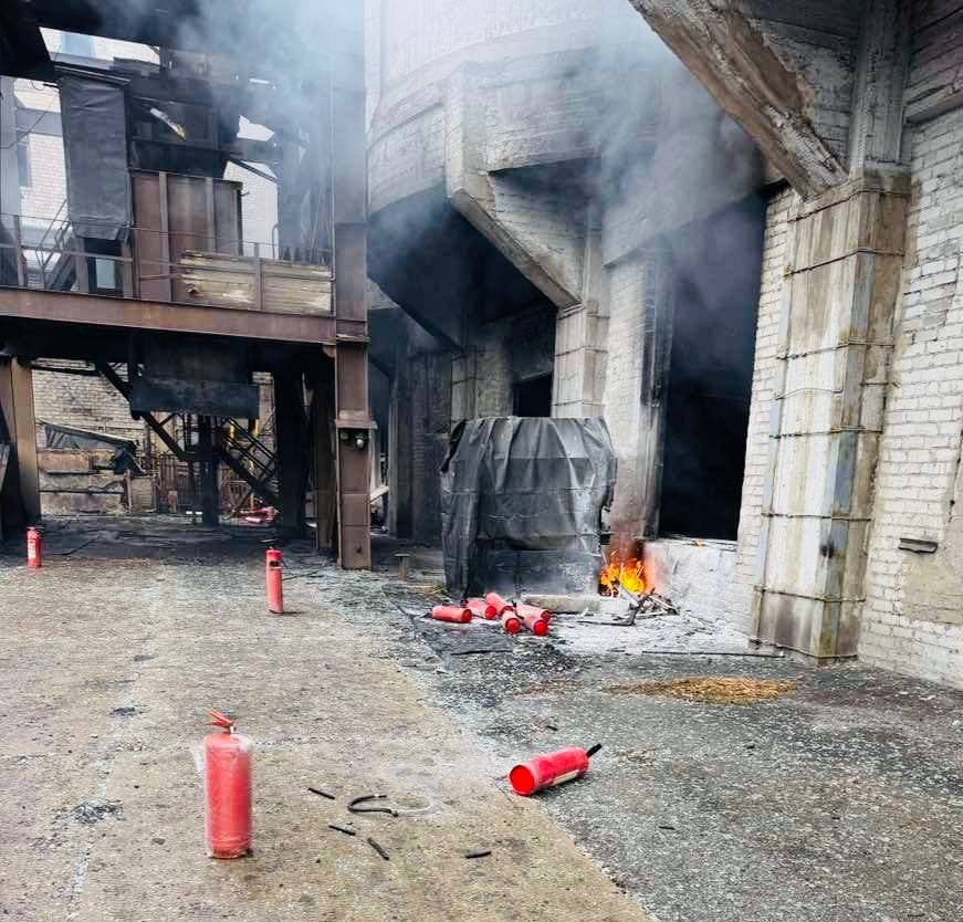 У Родинському вогнеборцям ДСНС допомагали гасити пожежу добровольці-рятувальники з Покровська