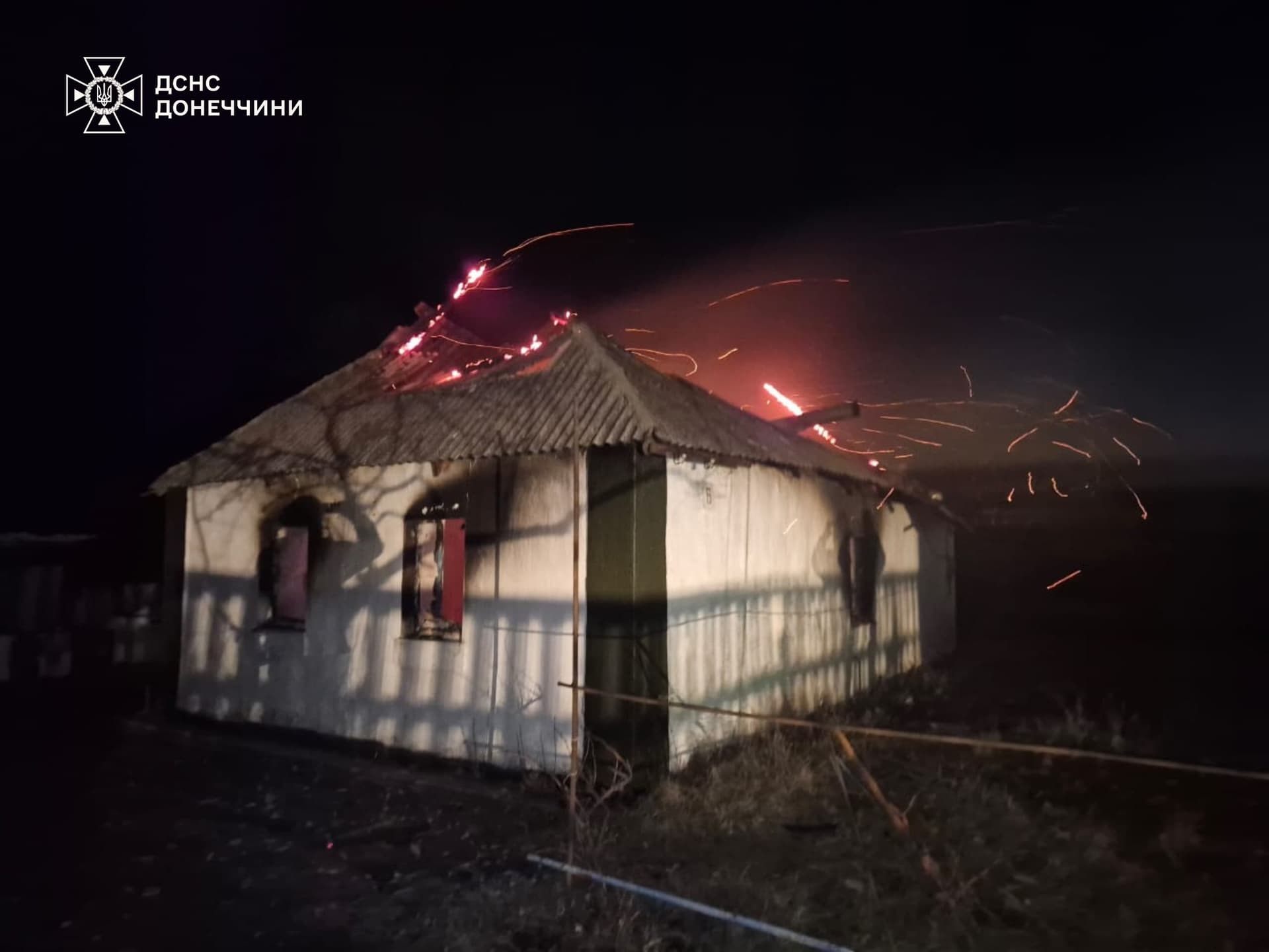 У Волноваському районі рятувальники ліквідували пожежу в приватному будинку