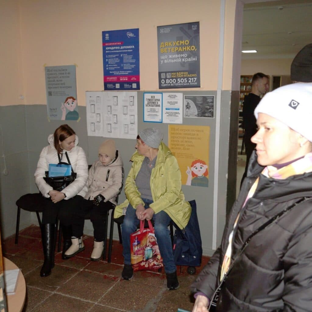 В столичном хабе Марковской СВА переселенцам передали продуктовые наборы длительного хранения от GEM и HGBF