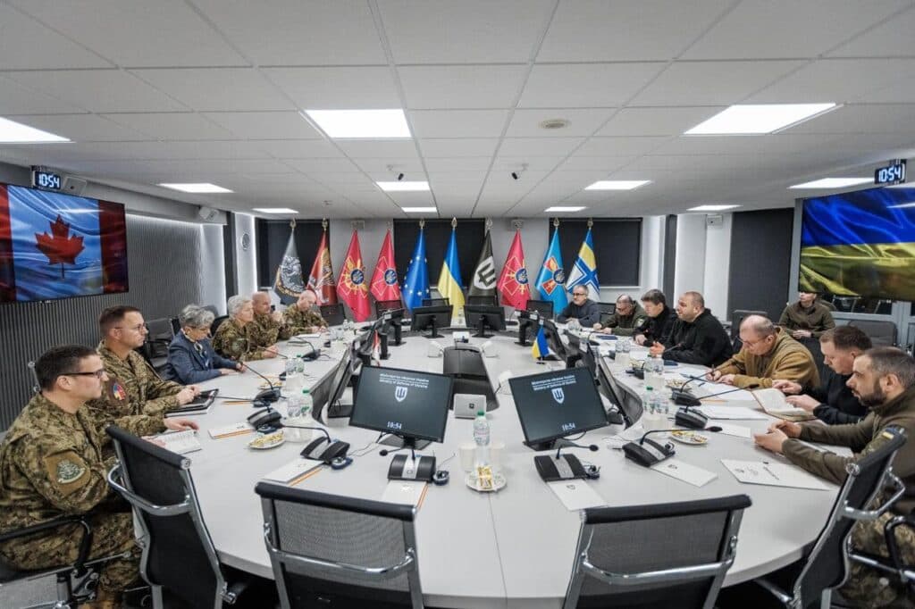 Умєров зустрівся з начальницею Штабу оборони Канади Каріньян