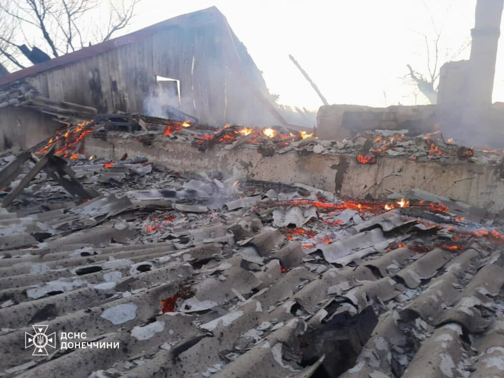 Унаслідок російського обстрілу Іванопілля зайнявся житловий будинок