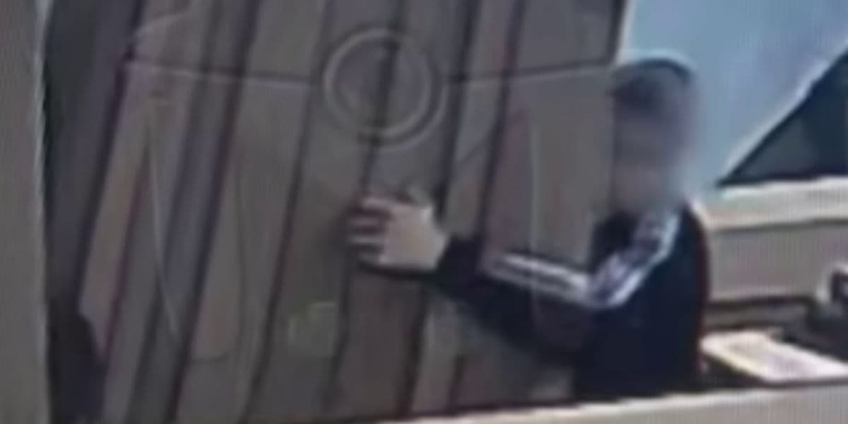 В окупованому Луганську на меблевому складі придавило підлітка