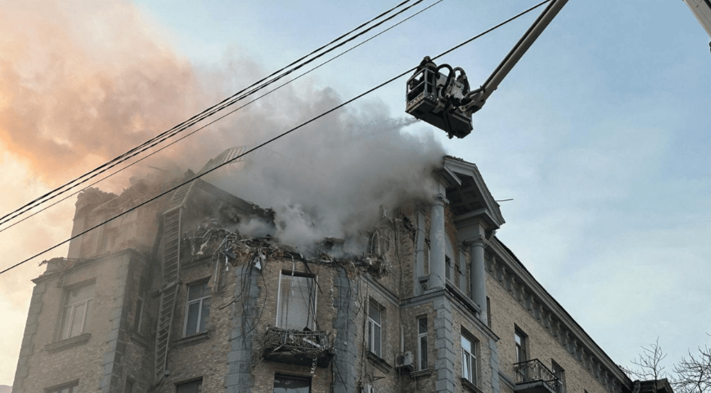 постраждалий будинок у києві