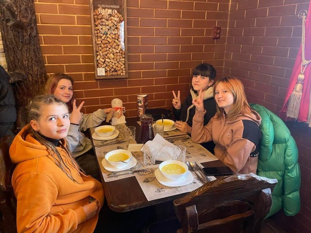 22 ребенка из 16 общин Донбасса отправились на отдых в рекреационном центре на Закарпатье