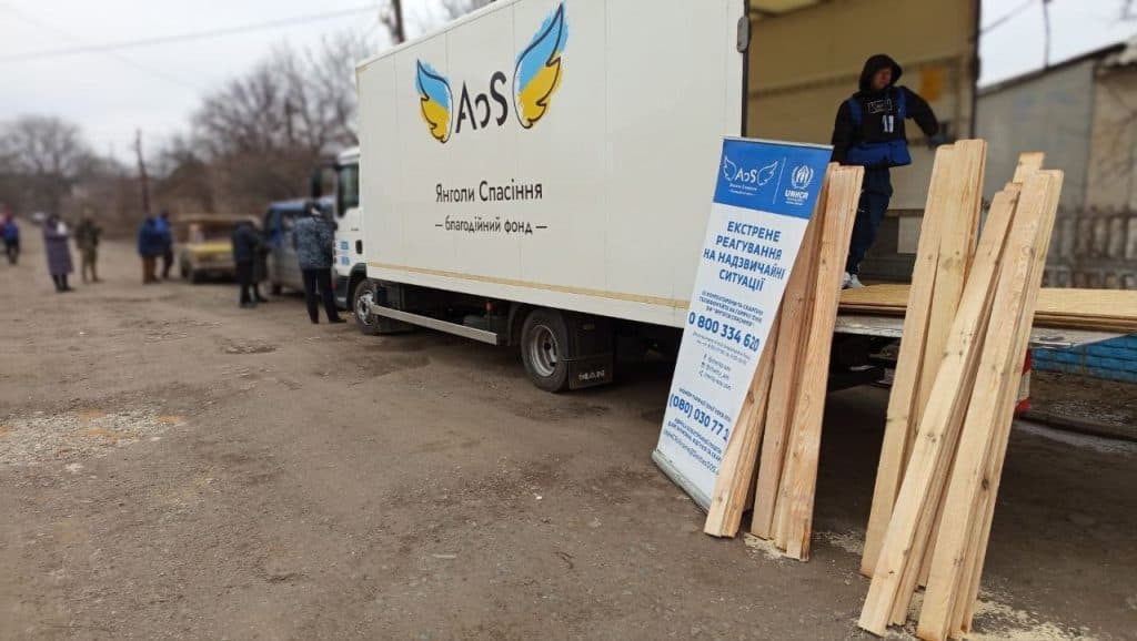 Благодійні організації надають гуманітарну допомогу мешканцям Донеччини