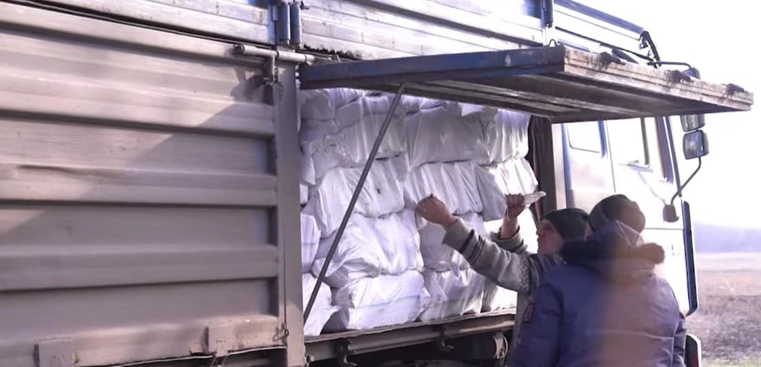 Благодійники передали жителям Дружківської громади паливні брикети