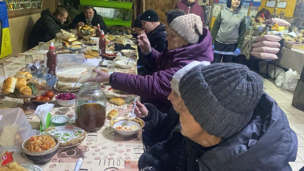 Близько 9 тисяч мешканців продовжують залишатися в Покровській громаді: стало відомо, як проходить евакуація (фото)